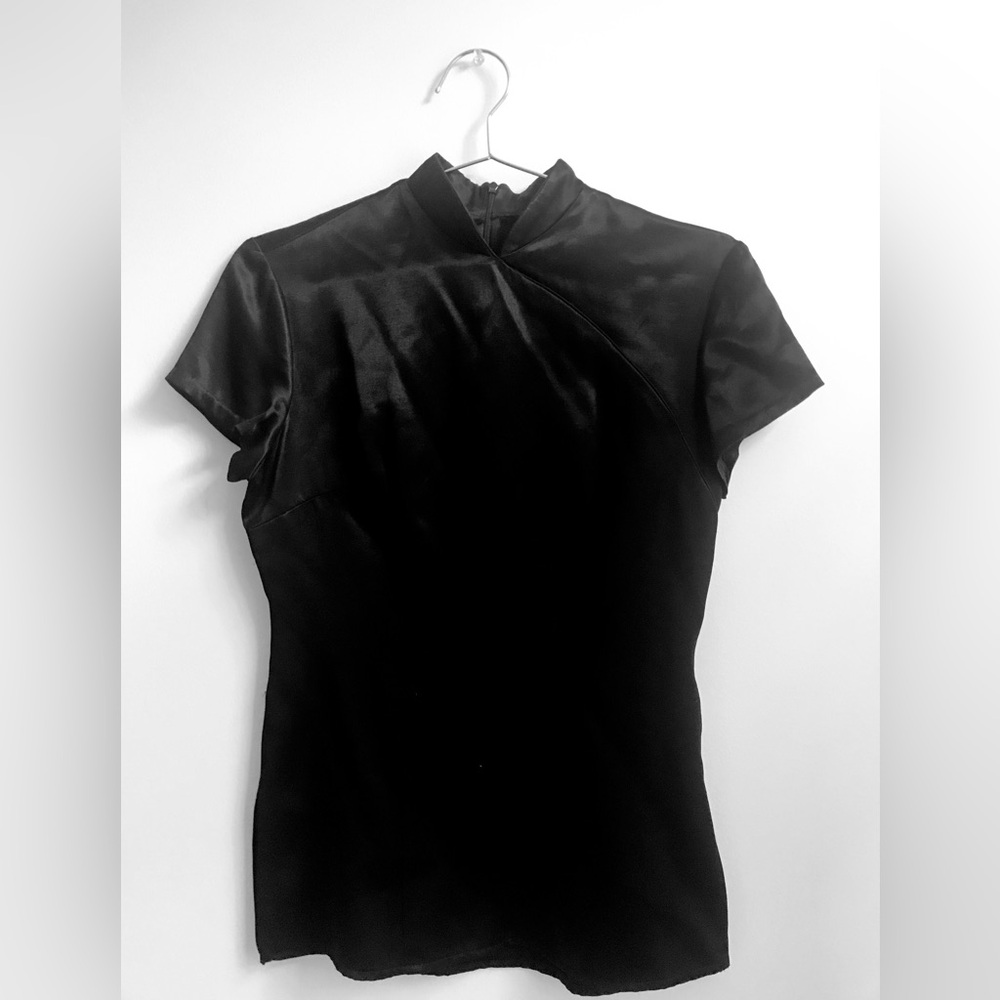 Vintage Henry Bendel New York Manadrin Collar Rayon top.